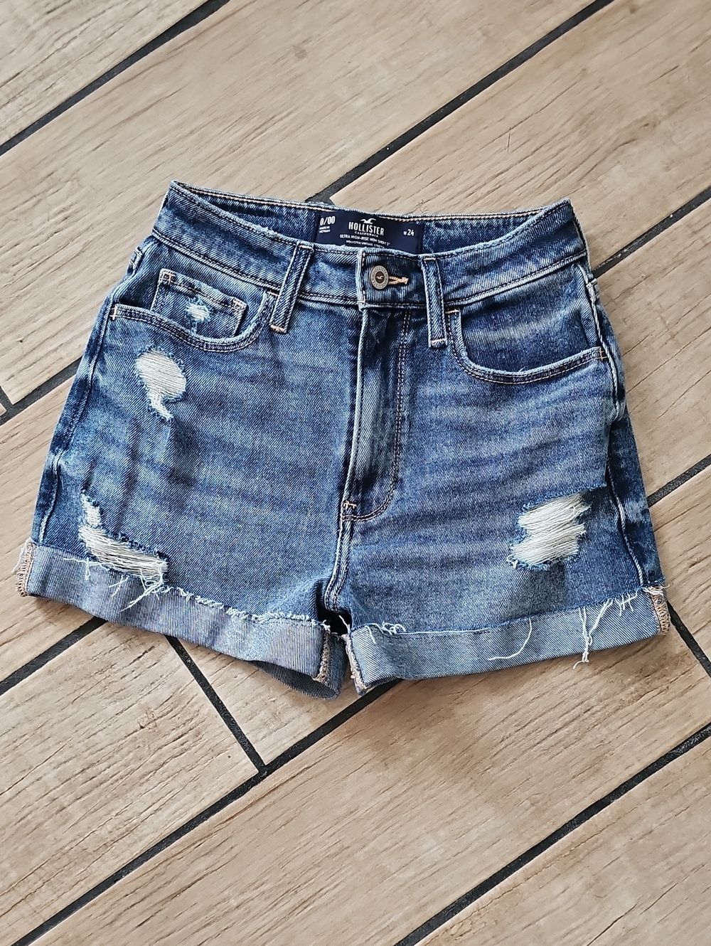 Hollister Ultra High Rise Mom Jean Shorts Vintage Stretch 3" Size 0/00 W24